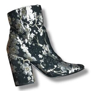 Indigo Rd Floral Metallic Brocade 4″ Heel Booties Size 7.5 – Statement Glam!